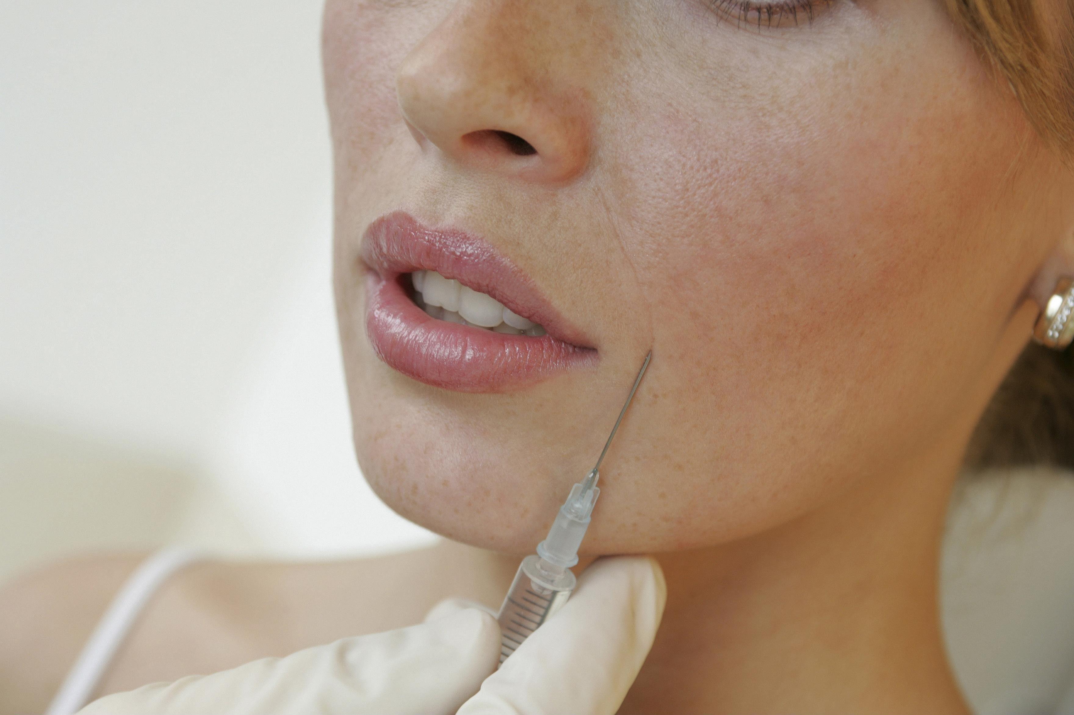 Specialiştii au descoperit cum vă poate ajuta BOTOXUL să slăbiţi!