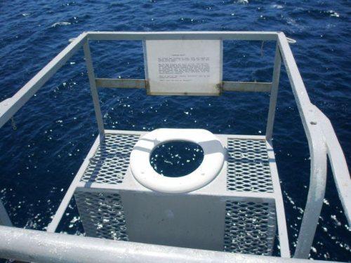 FOTO: Ăsta este cel mai ciudat loc unde a fost amplasată o toaletă! Ai nevoie de instrucţiuni