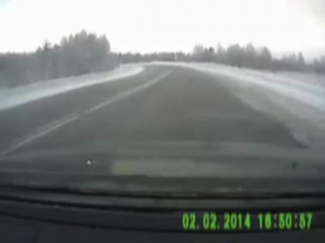 Unii șoferi ruși își păstrează calmul, în situații limită! (VIDEO)
