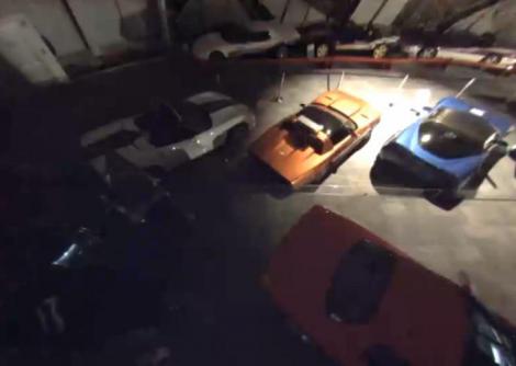 VIDEO: Un muzeu... alunecos! Automobile de colecţie, înghiţite de pământ