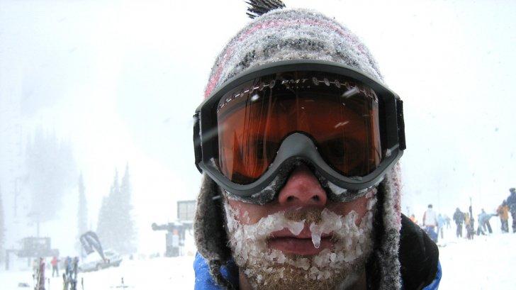 S-au pierdut &icirc;n munţii Bucegi şi au intrat &icirc;n hipotermie!