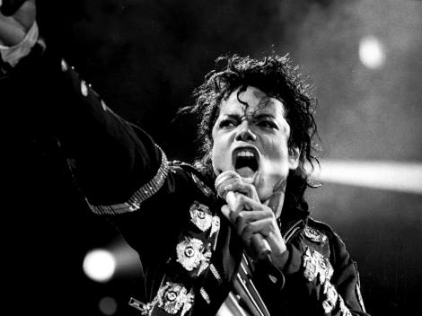 FOTO: Nu e nicio glumă! Chipul lui Michael Jackson a apărut în LAPTE