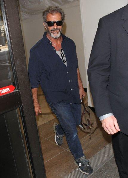 Se ascunde după barbă! &Icirc;l recunoaşteţi?