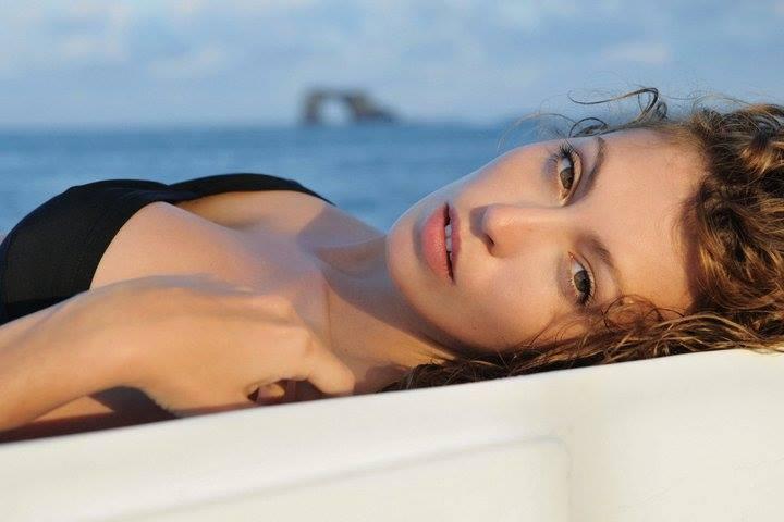 FOTO! Pentru ea, ai sări de la sute de metri altitudine! Fotomodelul care a făcut cascadorii pentru Iron Man