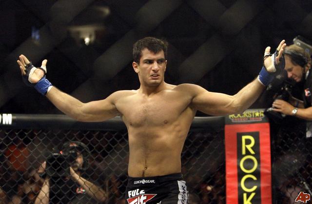 Gegard Mousasi este gata să se lupte cu brazilianul Lyoto Machida
