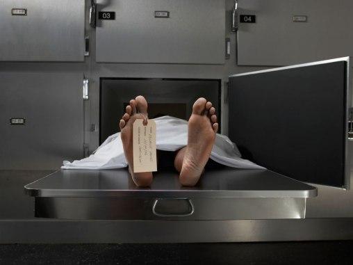 Un mort citea ziarul! Cum a &icirc;nviat?