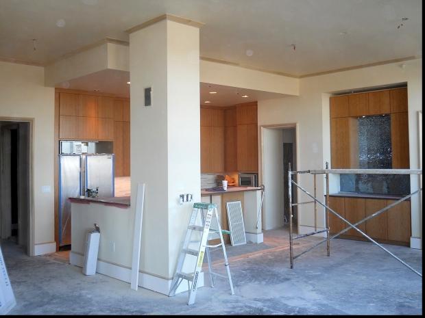 Ce riscă proprietarii care &icirc;și sparg pereţii apartamentului, pe l&acirc;ngă amendă?!