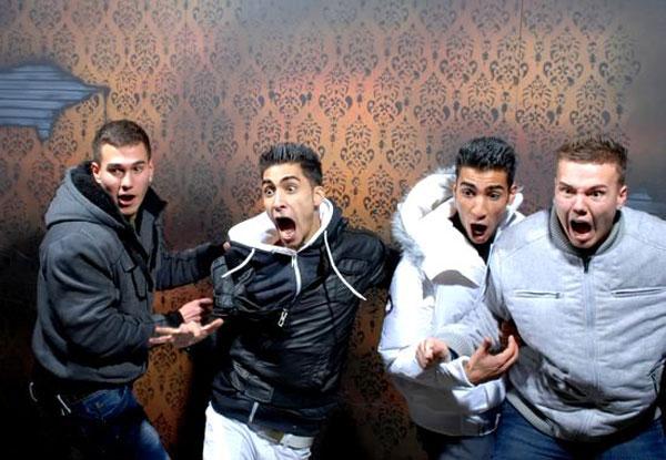 FOTO: Panică, urlete şi disperare! Cum reacţionează oamenii &icirc;ntr-o casă B&Acirc;NTUITĂ