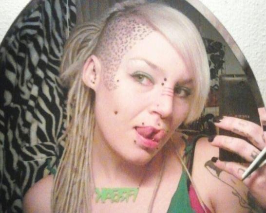 FOTO ȘOCANT! Și-a jupuit tatuajul cu numele iubitului, după ce a &icirc;nșelat-o!