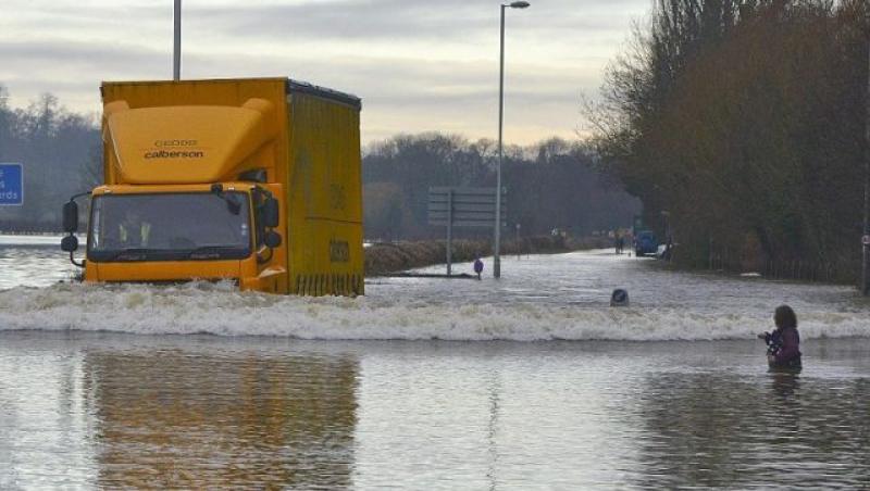 Imagini spectaculoase din timpul furtunii violente din Marea Britanie! (FOTO)