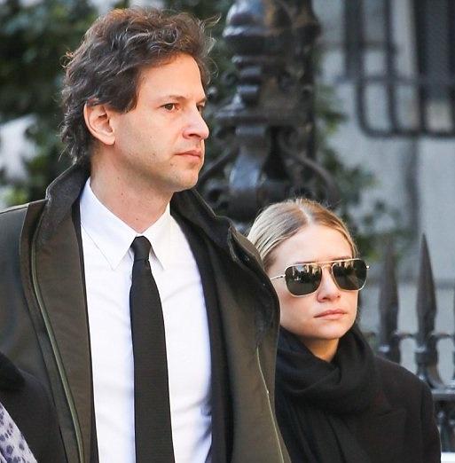 Surorile Olsen se iubesc cu bărbaţi trecuţi de prima tinereţe