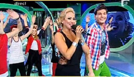 Sunt sau nu &icirc;mpreună? Rocsana Marcu și Răzvan Botezatu s-au sărutat &icirc;n direct!