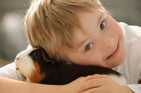 Profesorii unei şcoli speciale din Capitală, acuzaţi de acte de violenţă asupra unui copil cu sindromul Down