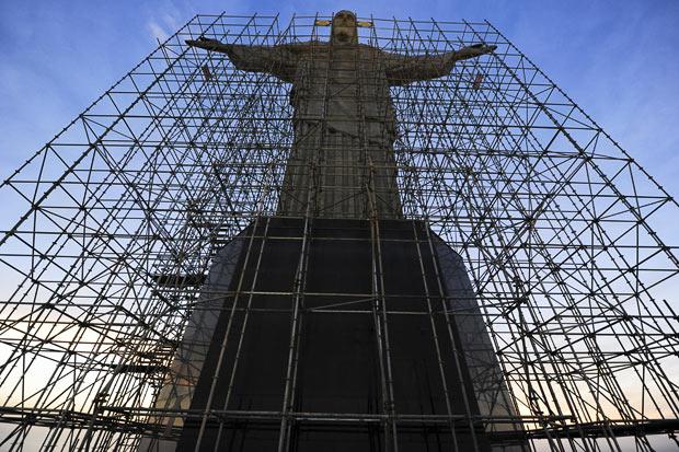 Statuia M&acirc;ntuitorului Christos din Rio de Janeiro a intrat &icirc;n reparaţii!