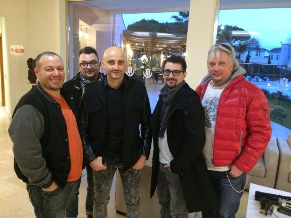 Voltaj c&acirc;ntă pentru &icirc;ndrăgostiţi! Călin şi colegii, dezvăluiri uimitoare!