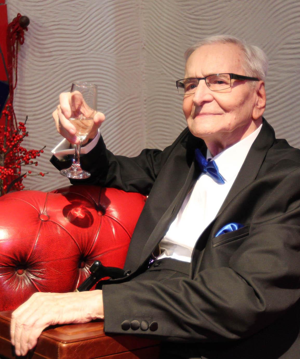 Săptăm&acirc;na mondenă: Radu Beligan, &icirc;n Cartea Recordurilor. Monica Gabor, jefuită!