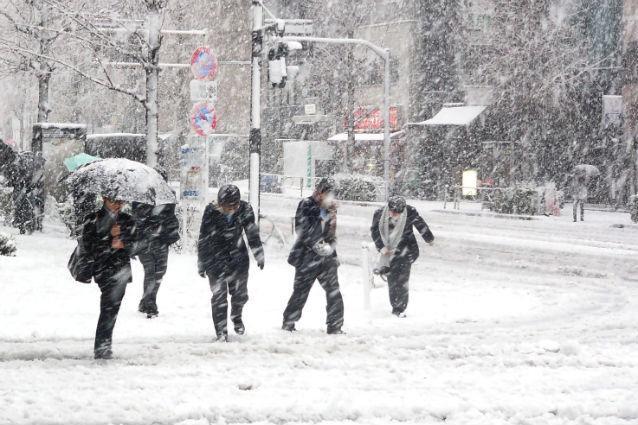 12 morți și sute de mii de locuinţe fără curent electric din cauza NINSORII