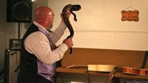 Un pastor a murit, după ce a vrut să le demonstreze credincioşilor o minune