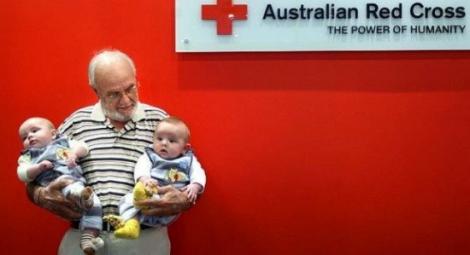 Bărbatul care donează viață! Sângele său special a salvat peste două milioane de nou-născuți!
