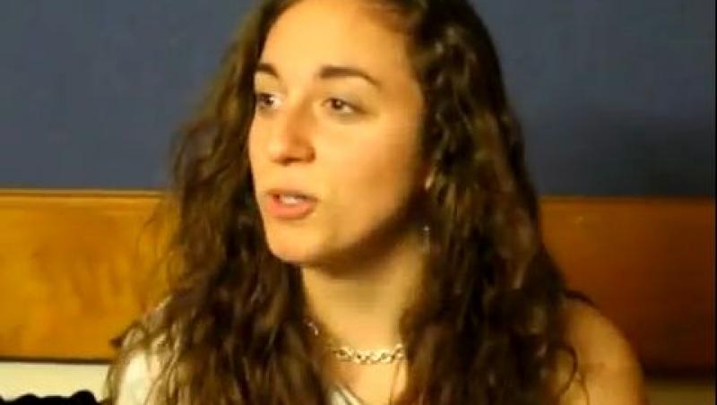 VIDEO GENIAL! Iată femeia care imită perfect toate vietăţile pământului!