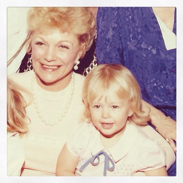 FOTO! Atunci era o blonduță simpatică, acum este o bombă sexy!