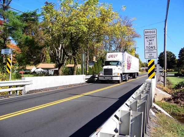 Ies flăcări c&acirc;nd accelerezi! Camionul care prăjeşte micii &icirc;n c&acirc;teva secunde...