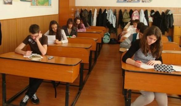 Elevii de clasa a VIII-a au &icirc;nceput simularea naţională a examenelor