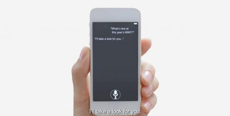 Reclamă Huawei cu Siri şi un iPhone în prim-plan