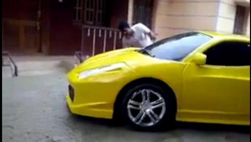Cum poţi deveni proprietar de Ferrari printr-o iluzie optică