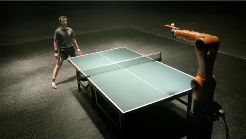Viitorul în sport începe acum: Oamenii joacă tenis de masă cu roboţii