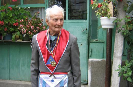 POVESTE INCREDIBILĂ! Azi e ziua lui Br&acirc;ncuși! El e omul care a vrut să-i dăr&acirc;me Colona cu tractorul! "Jos cu sula lui Tătărăscu!"