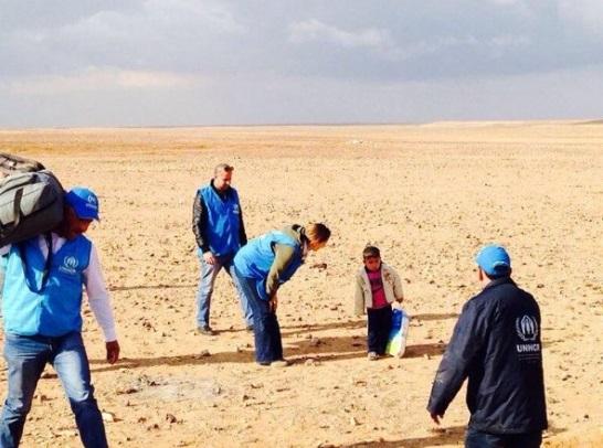 Fotografia din deșert care a impresionat lumea e un fals! Povestea băiețelului sirian e alta!