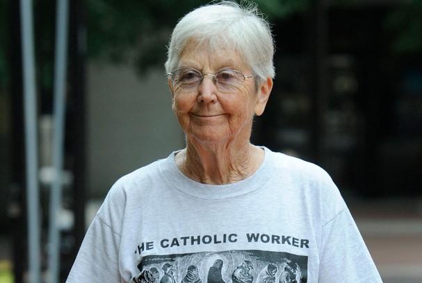 O călugăriţă de 84 ani a fost condamnată la &icirc;nchisoare pentru un protest &icirc;ntr-o centrală nucleară