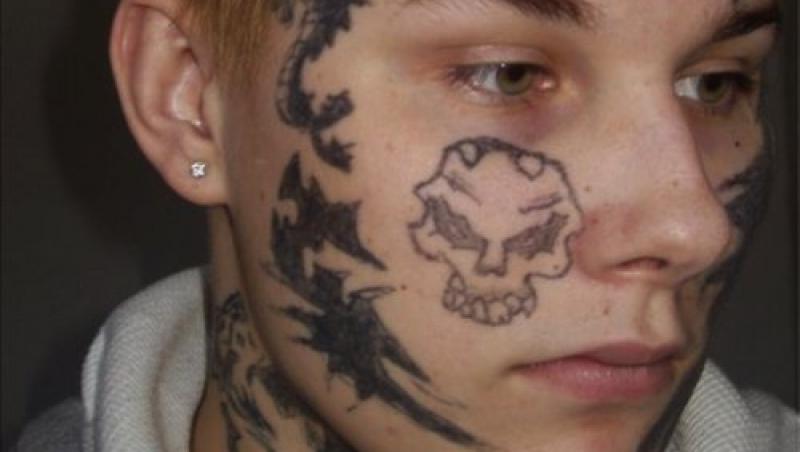 Galerie FOTO: Cele mai penibile tatuaje din lume! Ce-au avut în cap oamenii ăştia?