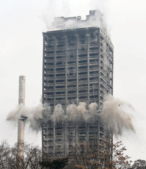 VIDEO: Turnul uriaș din Frankfurt, DEMOLAT &icirc;n 7 secunde