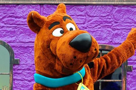 Scooby-Doo elucidează misterul piramidei la Bucureşti!