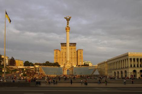 Piaţa Independenţei din Kiev, înainte şi după proteste, într-o singură imagine