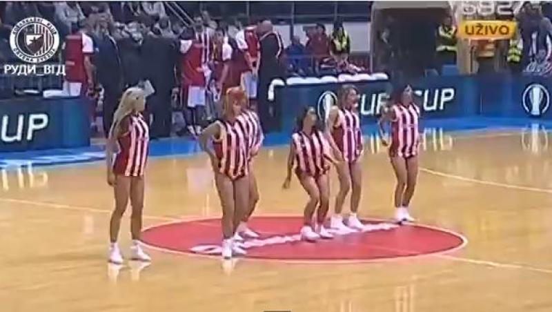 VIDEO! Majoretele sârboaice dansează la meciuri îmbrăcate numai în tricouri