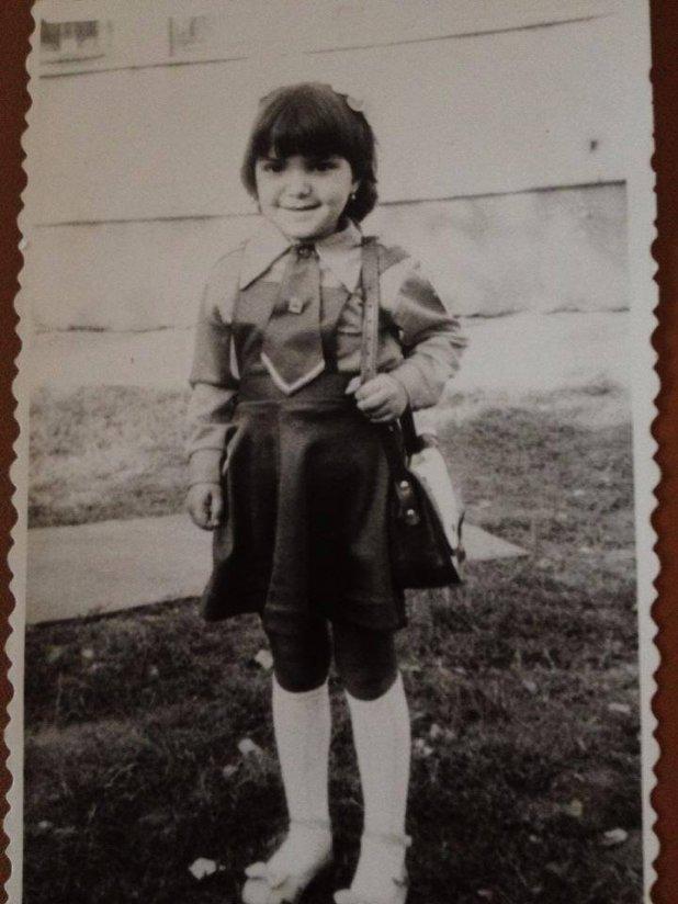 Pariu că nu o recunoști! Așa arăta o iubită c&acirc;ntăreață la grădiniță!