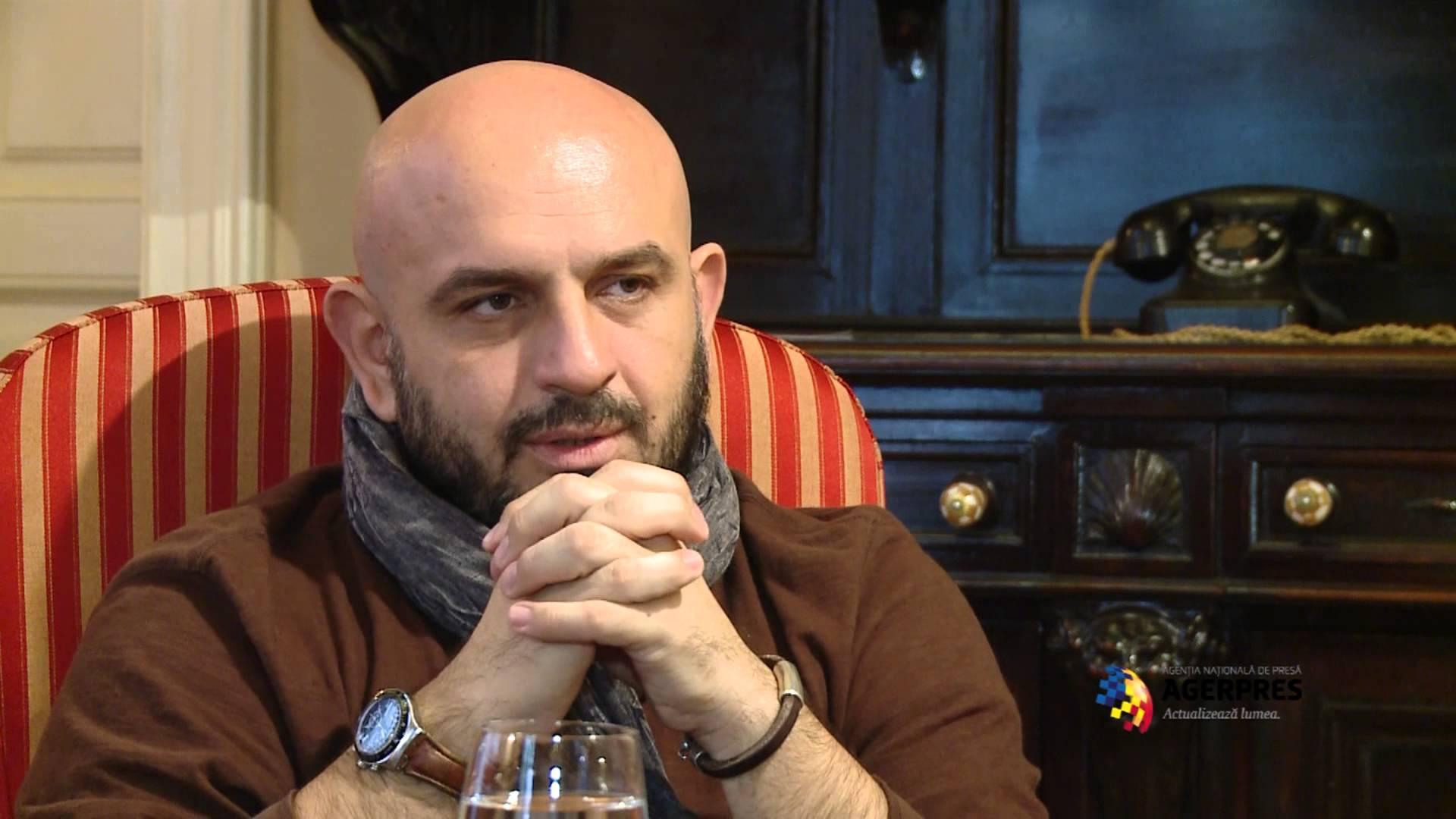 Alin Gălăţescu, cel mai feroce critic de modă!