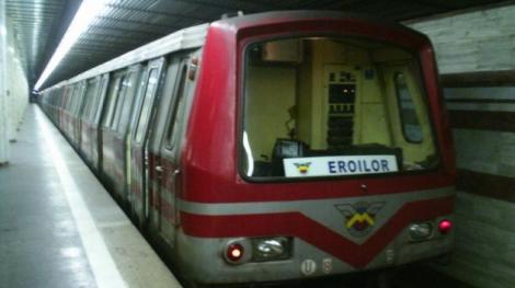 Un bărbat a murit după ce s-a aruncat în faţa metroului! Evenimentul a avut loc la staţia Eroilor