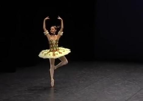 Români de nota 10! O tânără în vârstă de 15 ani este singura româncă de la Academia de Balet Balşoi!