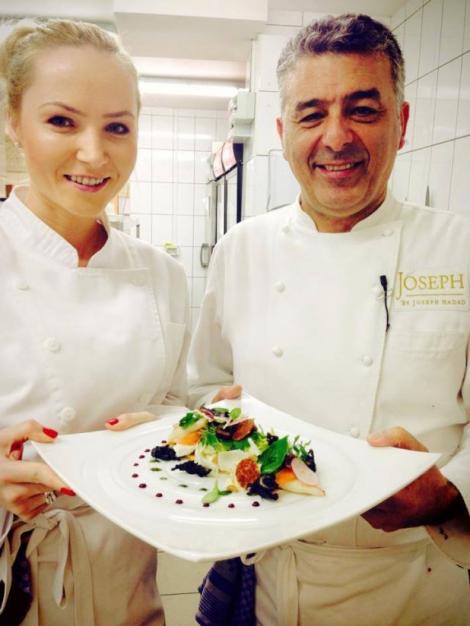 Chef Joseph Hadad dă lecţii de gătit pentru vedete: Octavia Geamnănu, prima elevă