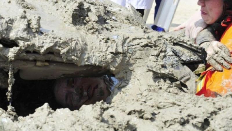 Așa arată o femeie prinsă sub tone de ciment! Aproape o oră! (FOTO)