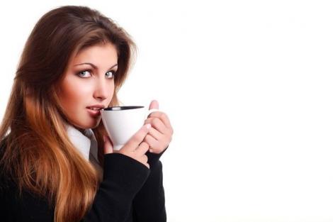 Cafea sau ceai verde? Ce e mai sănătos să bei?