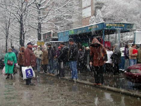 Unde NINGE astăzi şi de când se încălzeşte vremea. Anunţul făcut de meteorologi