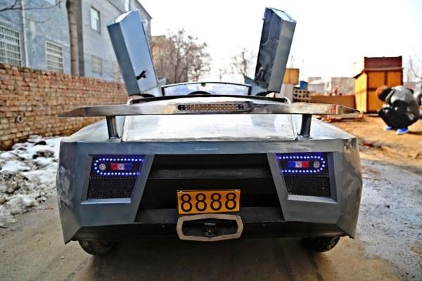 Galerie FOTO: Un chinez a construit un Lamborghini pentru nepotul său cu 600 de euro!