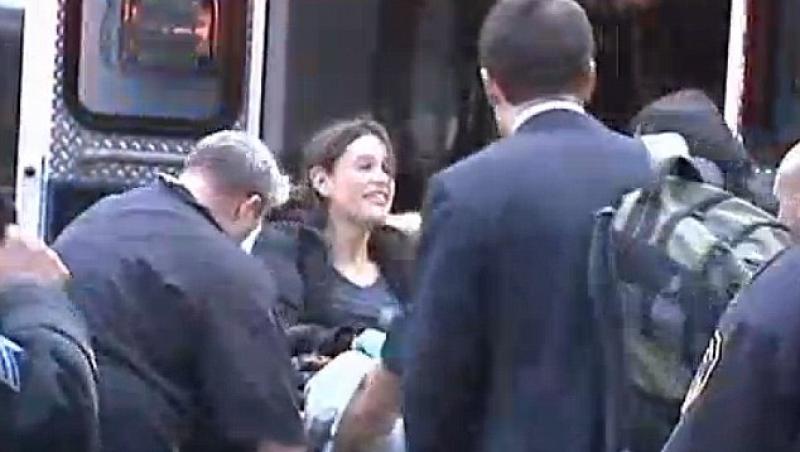 ULUITOR! O femeie din New York a născut în plină stradă! Niciun taximetrist nu a vrut să o ducă la spital