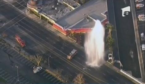 Un hidrant s-a transformat în gheizer și a erupt în mijlocul străzii