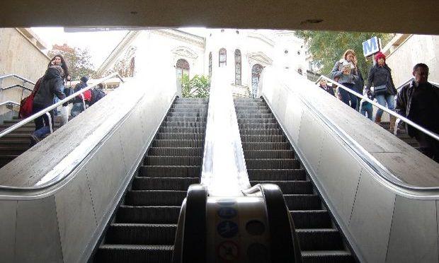 Minune!!! Scările rulante de la Universitate, repuse &icirc;n funcţiune!